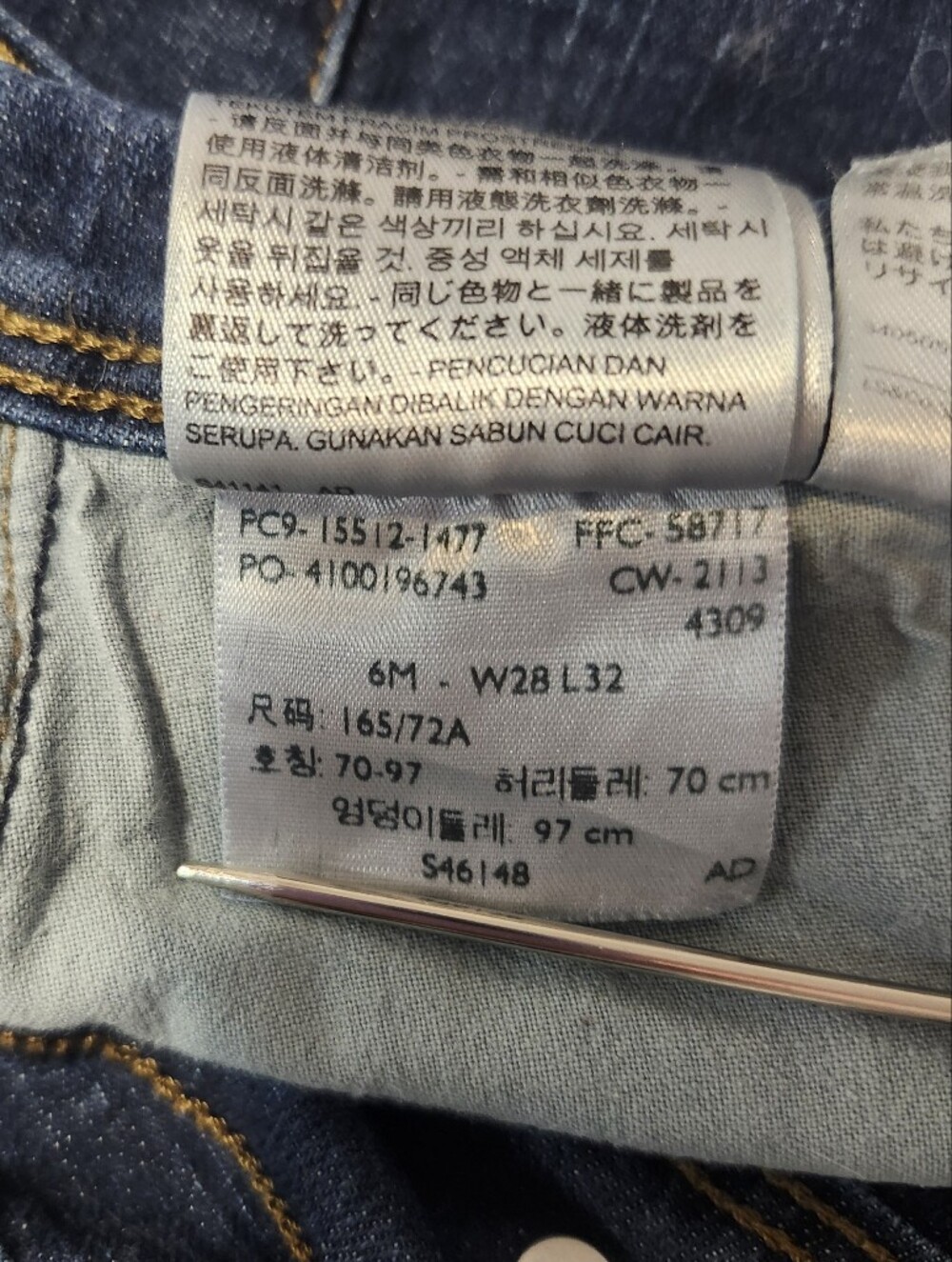 Levi's 512 Perfectly Slimming Boot-Cut Women's Jeans in Dark Wash Size W28-L32 - Picture 6 of 9